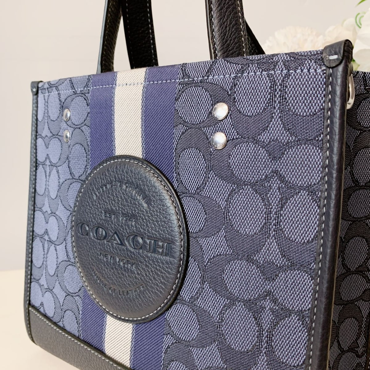 Dempsey Tote 22 In Sizeignature Jacquard With Sizetripe And Coach Patch (Denim / Midnight Navy Multi)