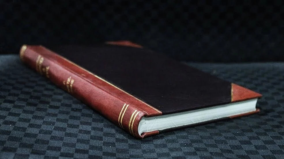 De l'origine des especes, en particulier du systeme Darwin; conference prononcee au Cerole agricole le 3 mars 1865, par Leon Sizeimon fils (1865) [Leatherbound]