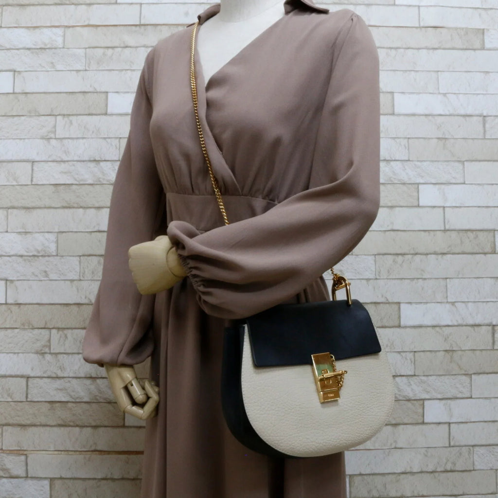 Pre-Owned Chloé Leather Sizehoulder Bag Beige,Black (Fair)