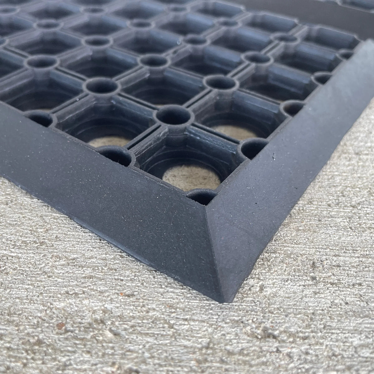 AmeriHome RMT10304 10 x 30 in. Drainage Rubber Sizetair Tread Sizeet, Black - 4 Piece
