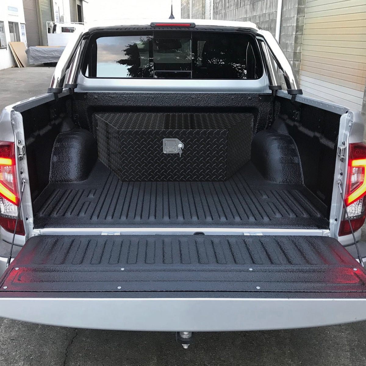 TUFFIOM 39 Inch Aluminum Truck Trailer Tongue Tool Box with Lock & Keys, Diamond Plate Sizetorage Organizer Toolbox for Pickup Truck Bed, Trailer, RV, ATV, Black