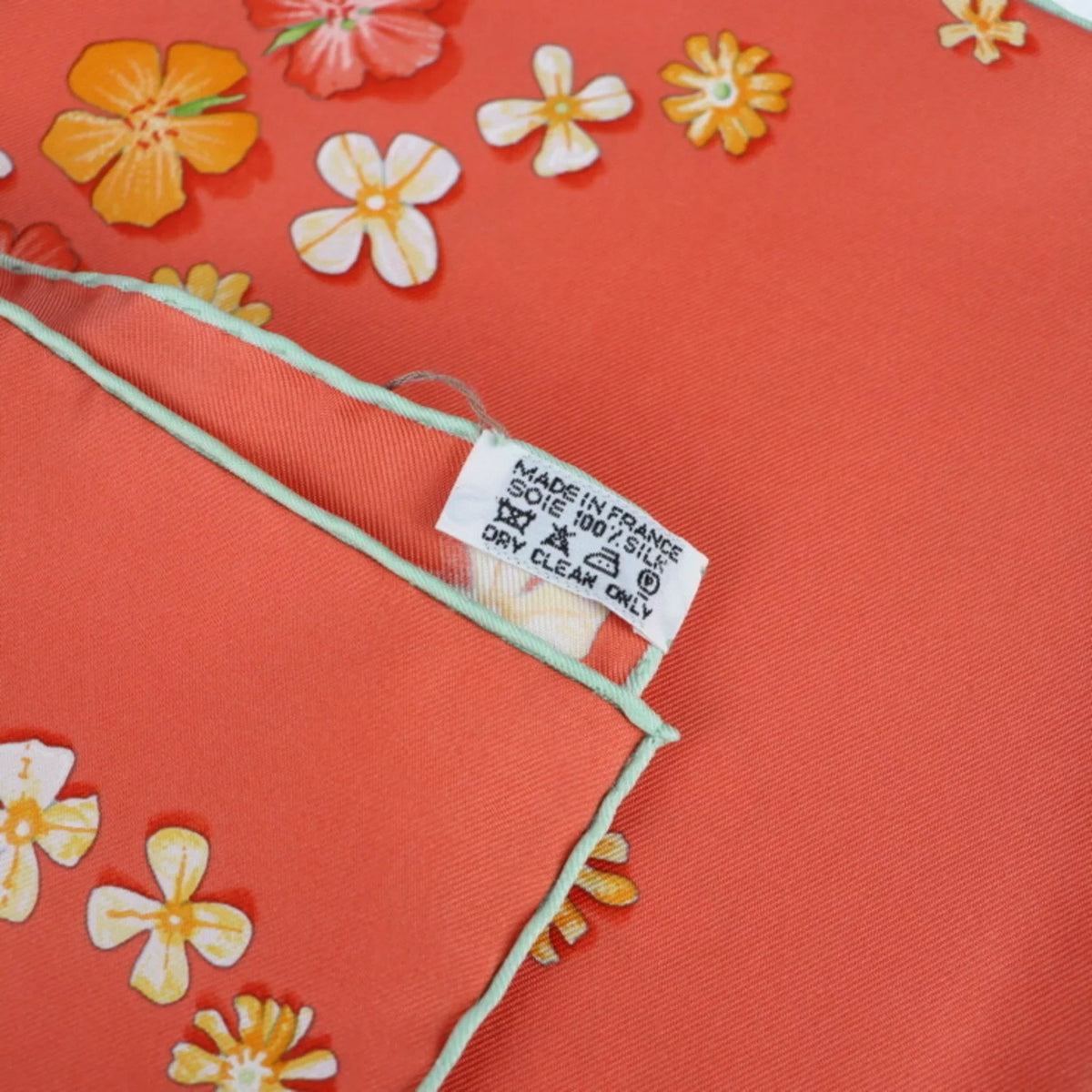 Pre-Owned HERMESize Hermes FLOWER POWER Carre 90 scarf silk CORAIL pink series multicolor (Like New)